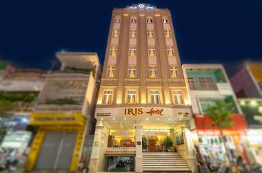 Khách sạn Iris Đà Nẵng sẽ là điểm đến lý tưởng của bạn tại thành phố biển xinh đẹp này. Với không gian nghỉ dưỡng sang trọng, đầy đủ tiện nghi và phong cách thiết kế hiện đại, chắc chắn sẽ làm hài lòng mọi du khách đến tham quan.